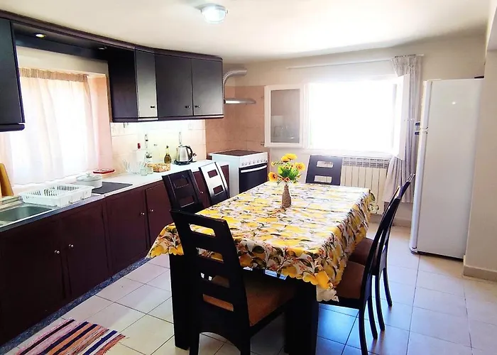 Regina House Tatil Evi Metaxáta